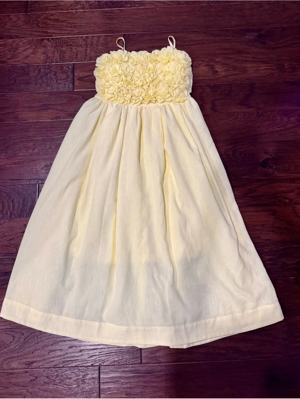 Elegant Strapless Floral Bust Midi Dress in Pale Yellow - Picture 4 of 12